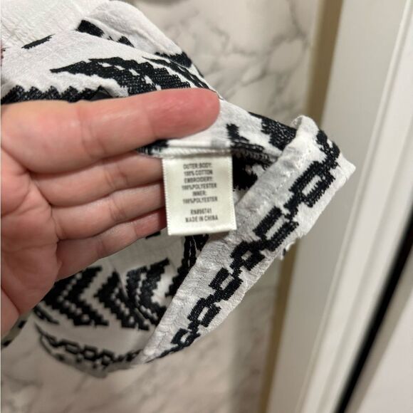 NEW Cloth & Portrait White and Black Embroidered Blouse Size S - Picture 5 of 8